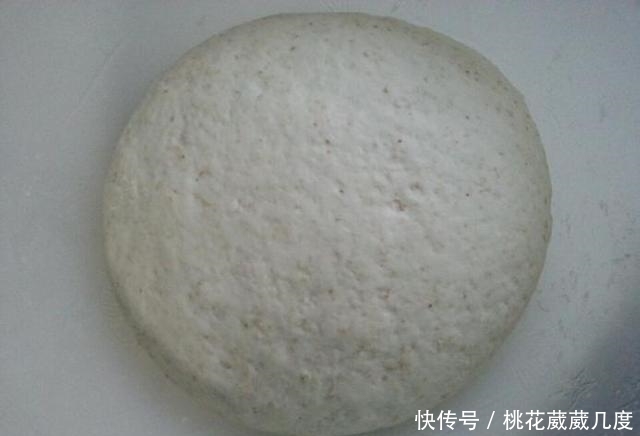 秘诀|蒸馒头的小秘诀，别只放酵母，放1种调味品，5分发满盆更香软