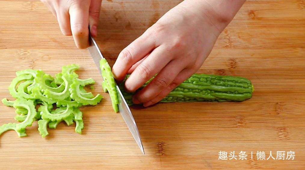 苦瓜|苦瓜怎么做好吃记住两点,能降低苦味,不爱吃苦瓜的人也爱吃