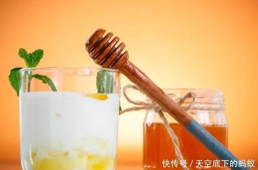 粗大|皮肤暗沉无光、毛孔粗大,老气十足!坚持做好4件事皮肤细腻光滑