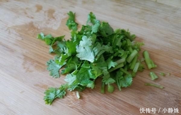 不用|花生不用炸不用煮,这样做简单又美味,每周吃几次,清热又降火