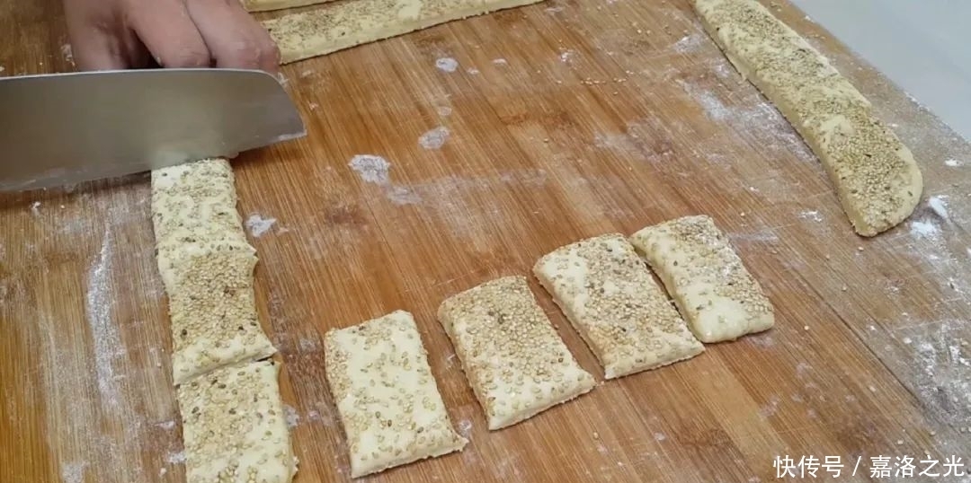 面包|2个鸡蛋,1碗面,不用蒸不用烙,比面包松软香甜,吃过就念念不忘