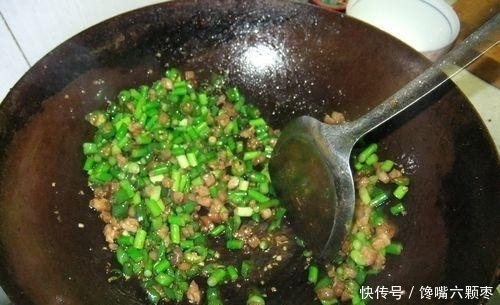 好吃|用猪肉炒菜时,千万不要直接下锅,多了这一步,肉不硬,鲜嫩好吃