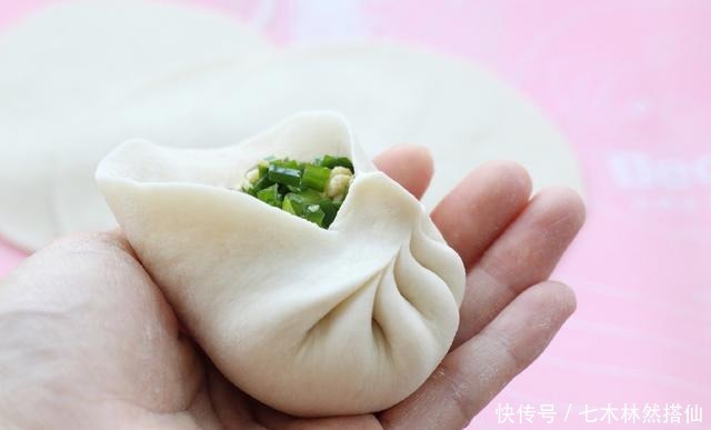 做出|包子不一定非要有肉，简单几步就能做出暄软的素包子，出锅就吃仨