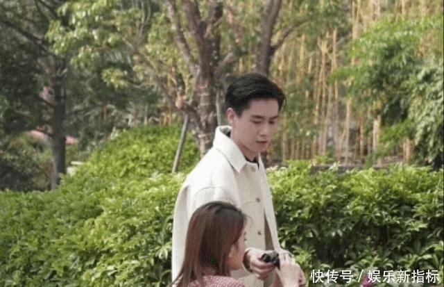 不用|胡一天:我终于不用低头拍了,乔欣:我可以穿高跟鞋拍摄