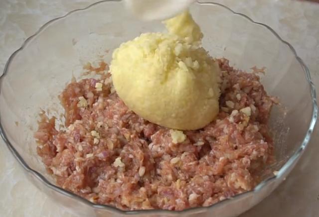  小吃|土豆从小吃到大，这吃法还是第一次见，不炒不炖，鲜嫩多汁不油腻