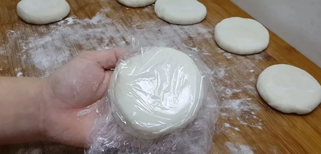 懒人|鸡蛋饼这样做太香了,教你懒人做法,鼓泡零失败,吃过就念念不忘!