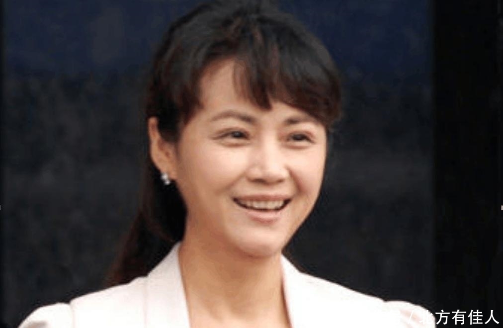  扮演者|同演康熙王朝火了, 索尼走了, 姚启圣老了, 52岁的她美的让人嫉妒