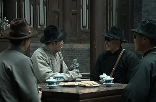  狼吞虎咽|新老亮剑魏和尚吃鸡对比：一个狼吞虎咽猛如虎，一个如同大家闺秀