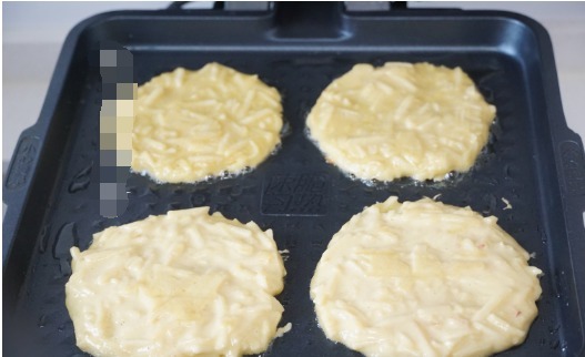 加上|多给孩子吃苹果,加上鸡蛋搅一搅,锅里一摊,孩子天天嚷着吃