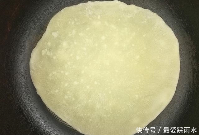 薄饼|想吃馅饼干嘛外买？这个馅饼的做法很简单，皮薄饼又软，超好吃！