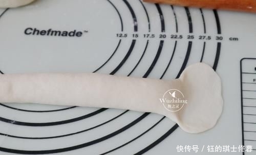  奶香|一到夏天，儿子就馋这道奶香面包，做法简单，暄软劲道真好吃