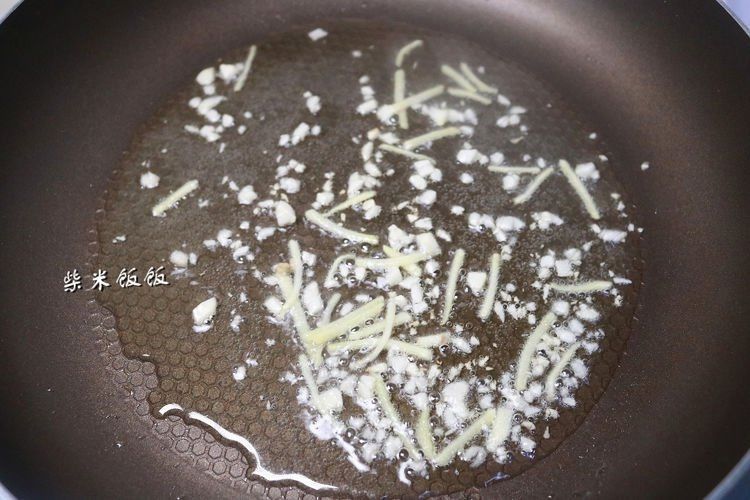 多汁|这三样一起炒,又鲜又脆,吃一口鲜嫩多汁,比肉嚼起来更香