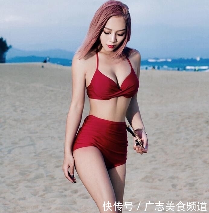 时尚|小姐姐身着时尚比基尼,可谓是明艳动人,又纯又美!
