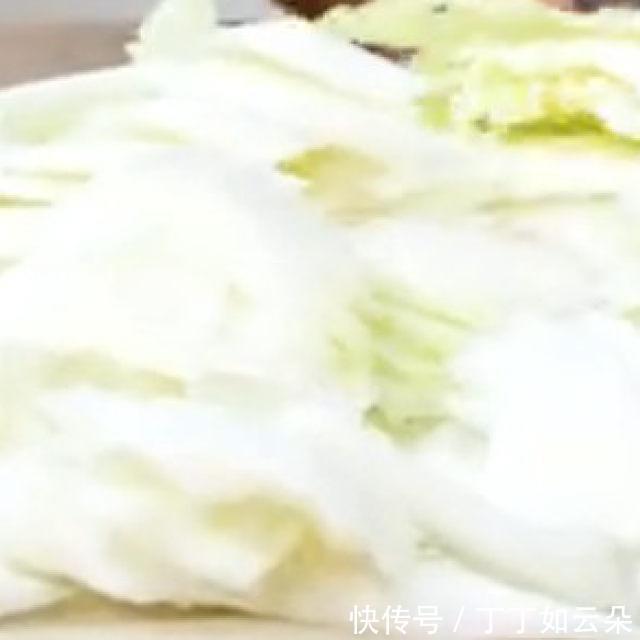 鲜虾|鲜虾豆腐炖白菜,味道鲜美,做法简单