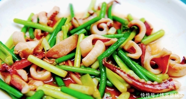  麻烦|鱿鱼去皮麻烦？老渔民口述小技巧，30秒去皮不用焯，又鲜又嫩