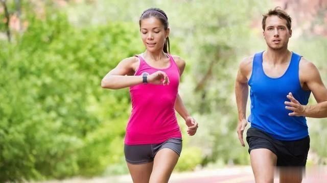 完美|韩寒5公里17分半再次PB,心率更低堪称完美配速与心率的逻辑