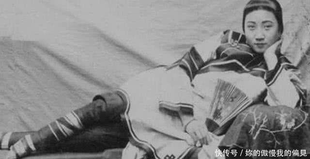 最美|晚清老照片青楼女子倚窗娇媚，最美妃子艳压一众明星