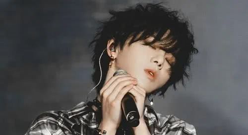 花花|同是选秀冠军,华晨宇和毛不易为何同台不同命3年前花花说原因