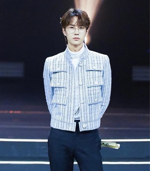  到底|“乐华太子爷”王一博的体面背后，到底有多少心酸和狼狈