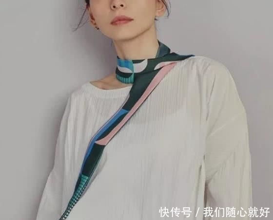 墨庄|墨庄轻奢 I 丝巾的高级系法,点缀出更时尚的搭配!