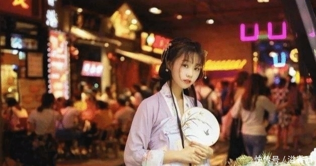  赞誉|怎样看待年轻人穿“汉服”上街？网友赞誉，专家：毫无艺术性