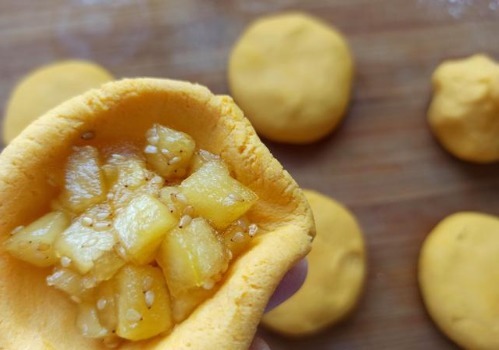  分钟|苹果加南瓜这种吃法要火了，5分钟出锅，健脾养胃，咬一口还流馅