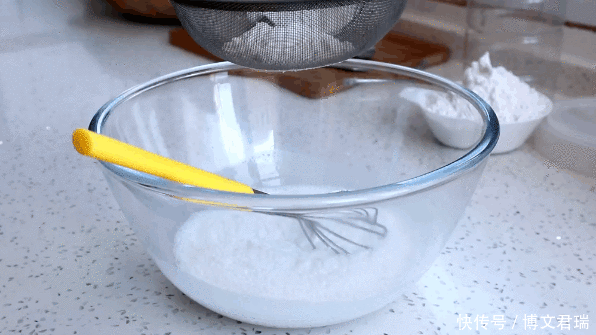 甜点|广式甜点“芒果糯米糍”,比雪媚娘制作简单,奶香浓郁,软糯拉丝