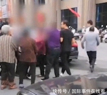 车头|河南老人组团拦截结婚车队，趴车头勒索红包香烟