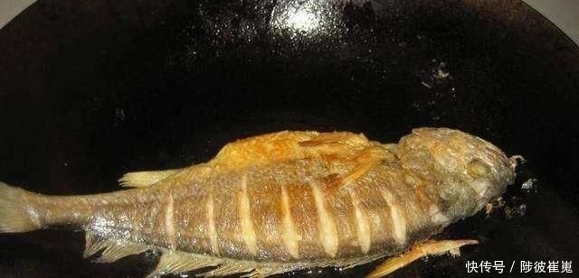  家常|家常红烧鱼的做法,教你怎么煎鱼不粘锅,学会了比下馆子的还好吃