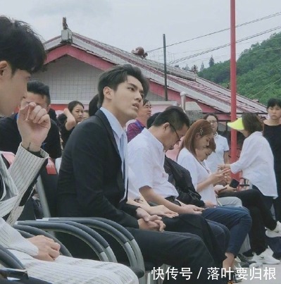 吴亦凡|吴亦凡的路透图彻底火了,当照片直接放大十倍,这颜值过于真实了