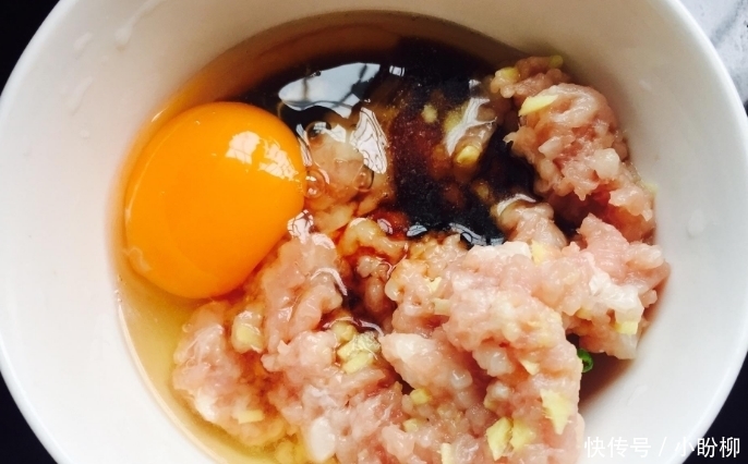 生抽|腌肉时,别只放盐!厨师长:多加“2种料”肉质嫩滑还入味