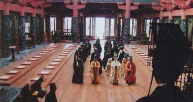 皇帝|古代没有普通话,皇帝上朝如何面对各地方言的轰炸呢?