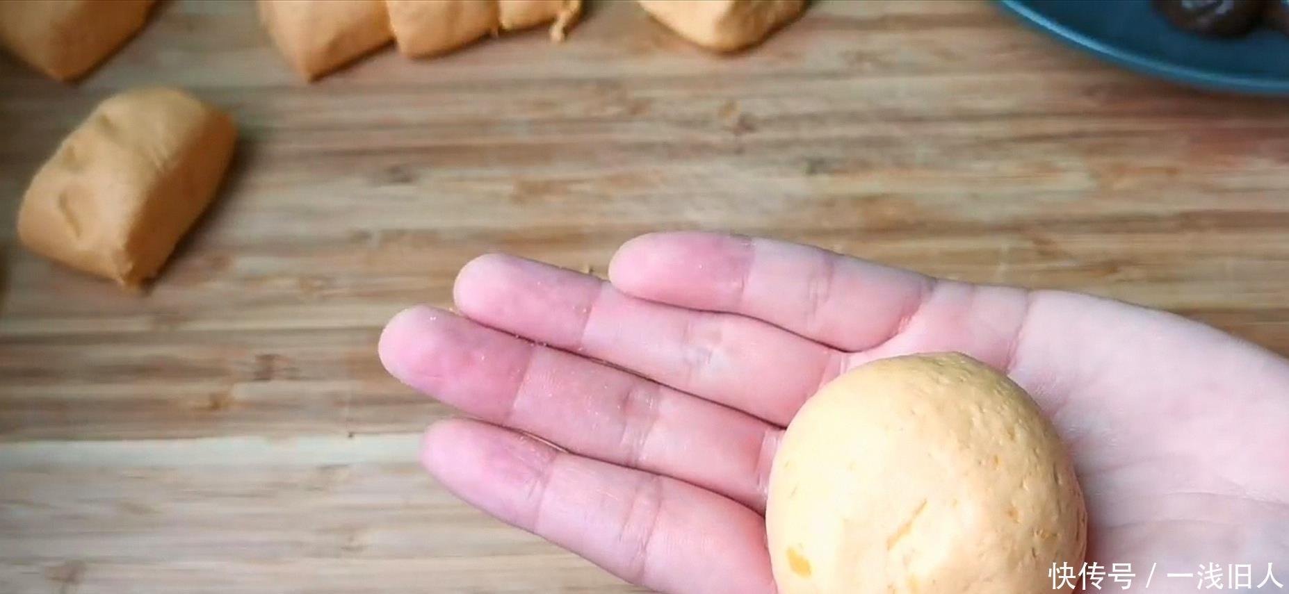 红薯|不用烤箱也能做月饼,无任何添加剂,做法配方都简单,2分钟学会