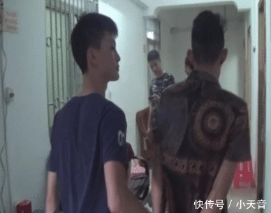 深夜|好胆！4名少年冒充警察，深夜持玩具枪抓了一名吸毒人员