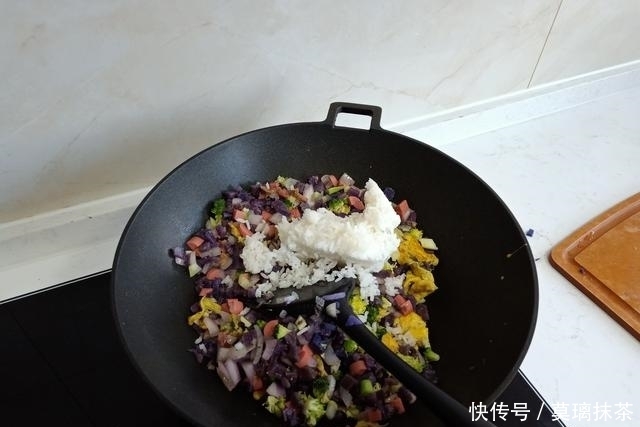 晚餐|今日晚餐绝了!一口饭一口瓜,走红朋友圈,网友:打开新世界