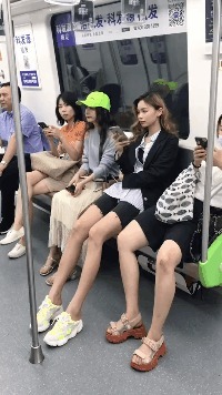 钱包|开心一刻:乘电梯准备下楼,刚进去,突然想起钱包没拿