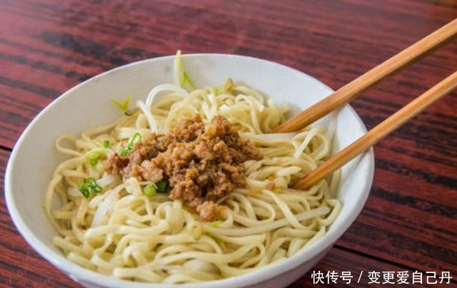 揉面|别再买手工面了,教你在家做,不揉面不擀面,爽滑筋道,太香了!