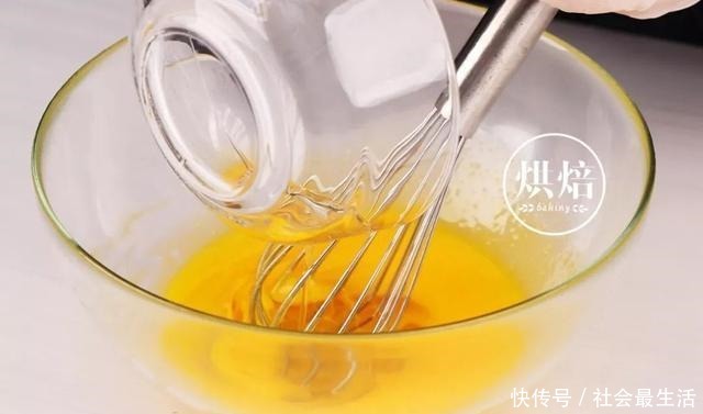 蛋糕|随便个盆就能做 用蛋糕卷拼的半球型奶油生日蛋糕 有创意