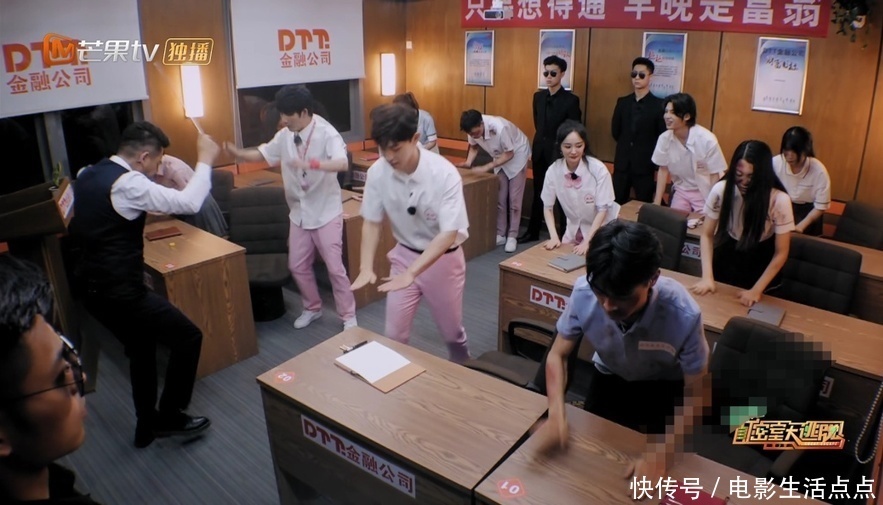 担当|《密室大逃脱》大张伟带偏团队画风,邓伦堪称恐怖气氛担当