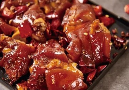 指着|朱元璋欲杀沈万三,指着桌上的猪蹄问:这是啥菜?沈万三妙回3字捡回条命