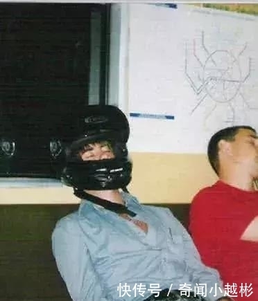 照片|为什么俄罗斯被称为战斗民族?看完这组地铁照片后,任何人都想拍下来