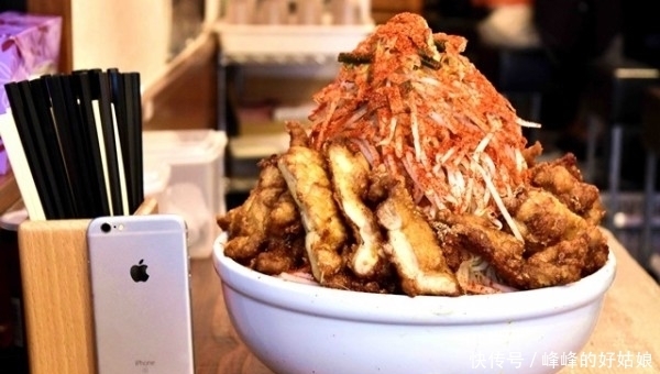 吃下去|这碗炸鸡面只要你吃完,这顿餐费免了,还送50000日元拿回家