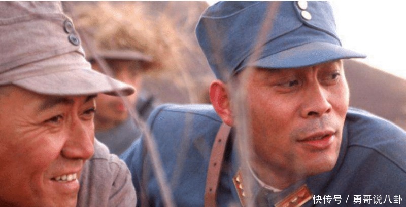 李云龙|《亮剑》因经费不足闹出不少笑话,骑兵团就俩马,李云龙当群演!