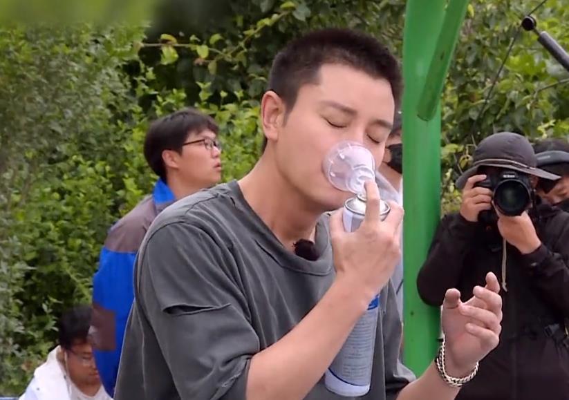 裤兜|秦昊把照片藏在裤兜里够鸡贼?任嘉伦的做法比他还狠!