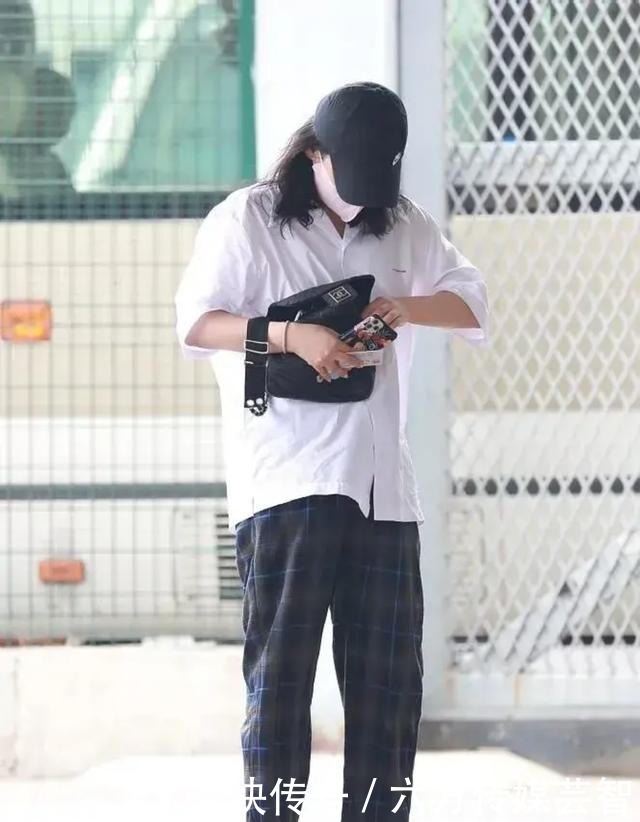 时髦|收起你的小白裙吧,今夏流行穿“几何裤”,时髦显瘦还高级