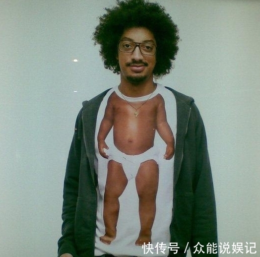  把灯关|搞笑图片幽默段子笑话： 兄弟你的衣服挺有喜感的，哈哈哈