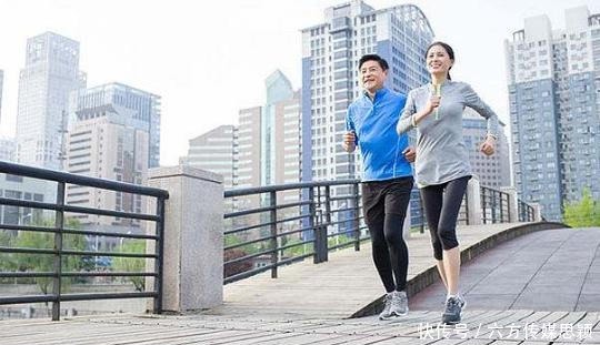 丁克|国内首批丁克族进入晚年，退休金随便花不用带孙子，日子过得咋样