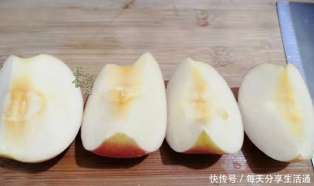 简单|爱吃零食的有口福了,5个苹果,切一切简单一做,比薯片营养好吃