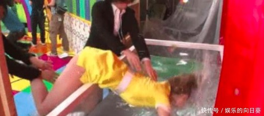  争议|密逃玩太大惹争议嘉宾被关水箱两小时，网友质疑安全性