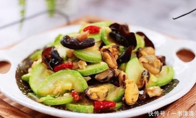 好看|夏天,吃它既能减肥又美味香甜,常吃还能减掉大肚肚,穿啥啥好看